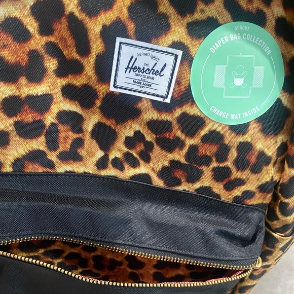 HERSCHEL leopard print diaper backpack with LOTS of pockets and changing pad👶🏻 - Picture 12 of 15